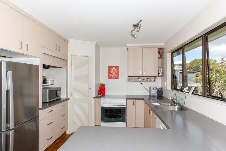 Photo of property in 12 Ridge Lane, New Plymouth, 4310