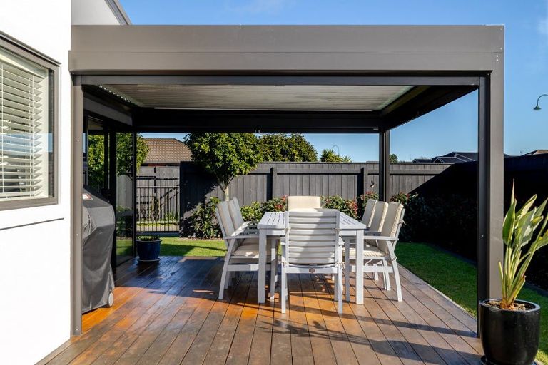 Photo of property in 25 Chestnut Close, Kelvin Grove, Palmerston North, 4414