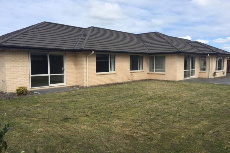 Photo of property in 6 Highworth Crescent, Rolleston, 7615