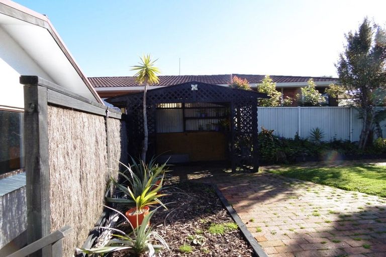 Photo of property in 61 Rhinevale Close, Henderson, Auckland, 0612