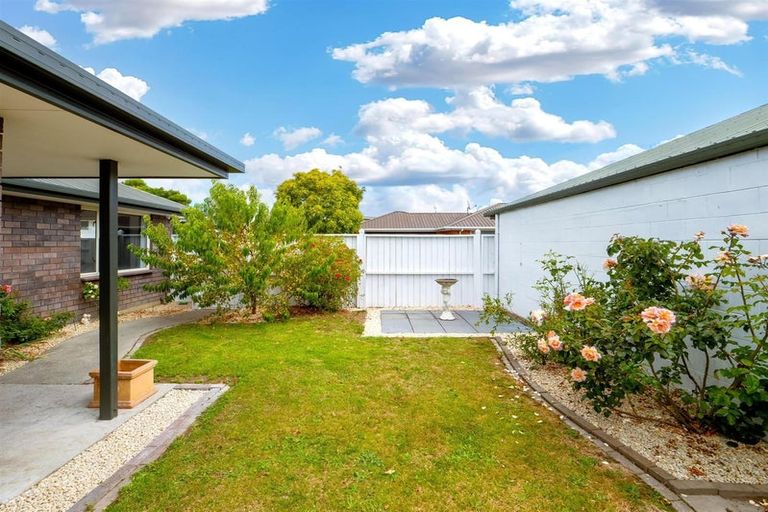 Photo of property in 2/200 Wainoni Road, Avondale, Christchurch, 8061