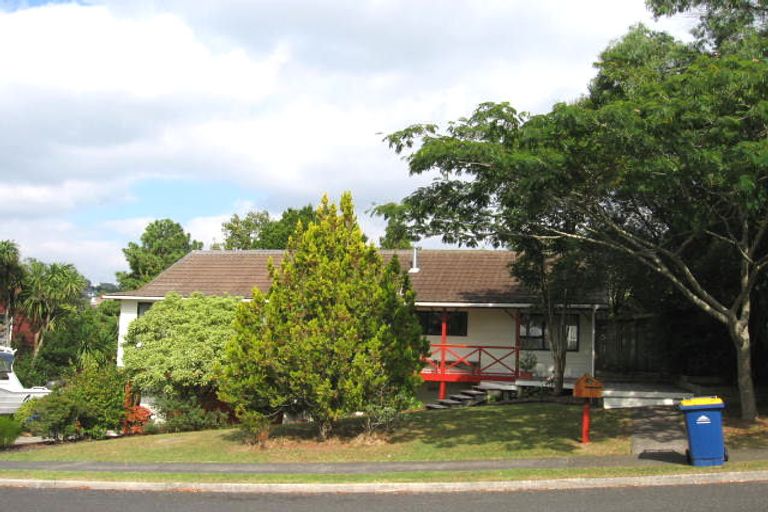 Photo of property in 3 Scarlock Avenue, Browns Bay, Auckland, 0630