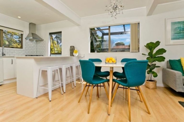 Photo of property in 2/7 Wilkinson Way, Browns Bay, Auckland, 0630