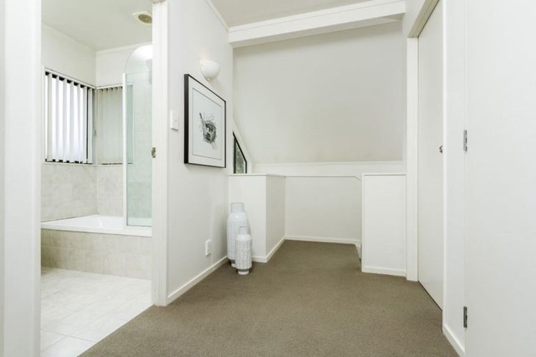 Photo of property in 1/112 Seaview Road, Glenfield, Auckland, 0629