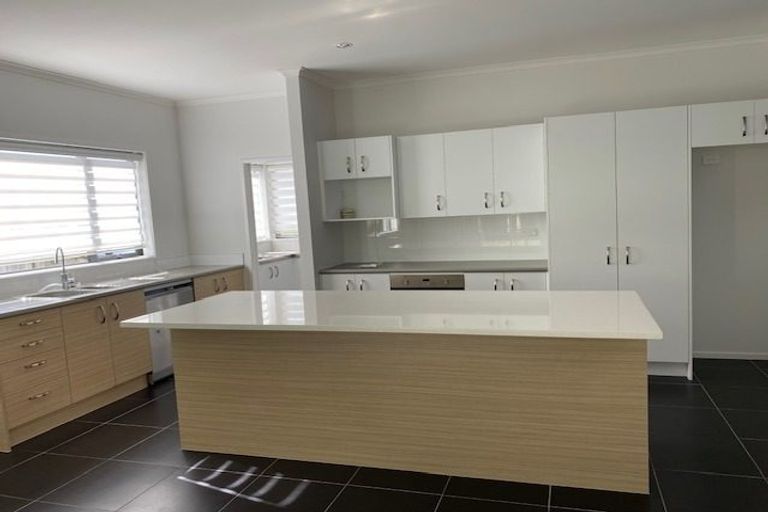 Photo of property in 80 Waldorf Crescent, Orewa, 0931