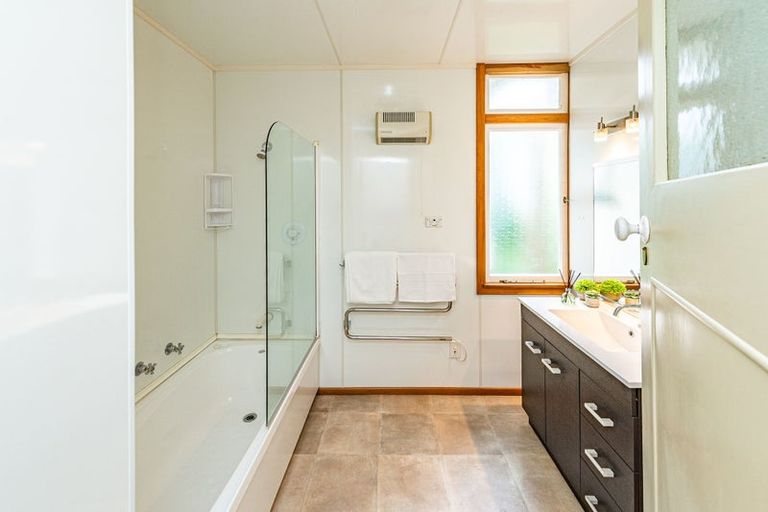 Photo of property in 1 Brassey Road, Saint Johns Hill, Whanganui, 4500