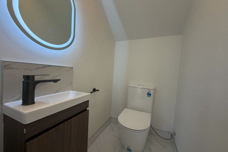 Photo of property in 5 Raphael Place, West Harbour, Auckland, 0618