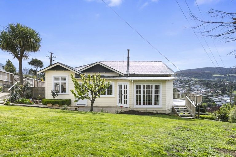 Photo of property in 15 Northview Crescent, Belleknowes, Dunedin, 9011