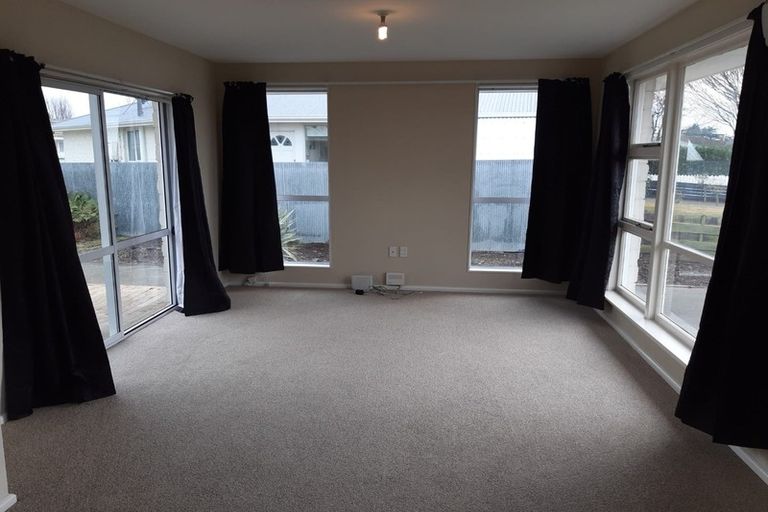 Photo of property in 46 Oriana Crescent, Hornby, Christchurch, 8042