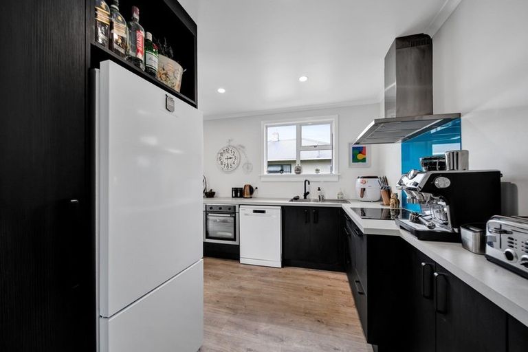 Photo of property in 12 Walsh Road, Westown, New Plymouth, 4310