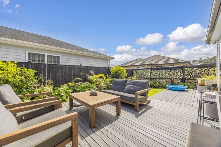 Photo of property in 14 Ropere Street, Kumeu, 0810