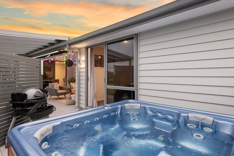 Photo of property in 115 Awataha Crescent, Pyes Pa, Tauranga, 3110