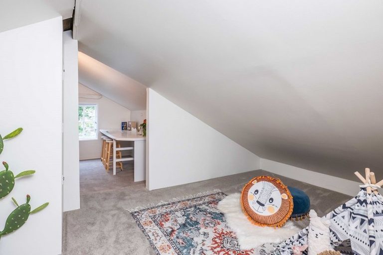 Photo of property in 20 Glendavar Street, Berhampore, Wellington, 6023