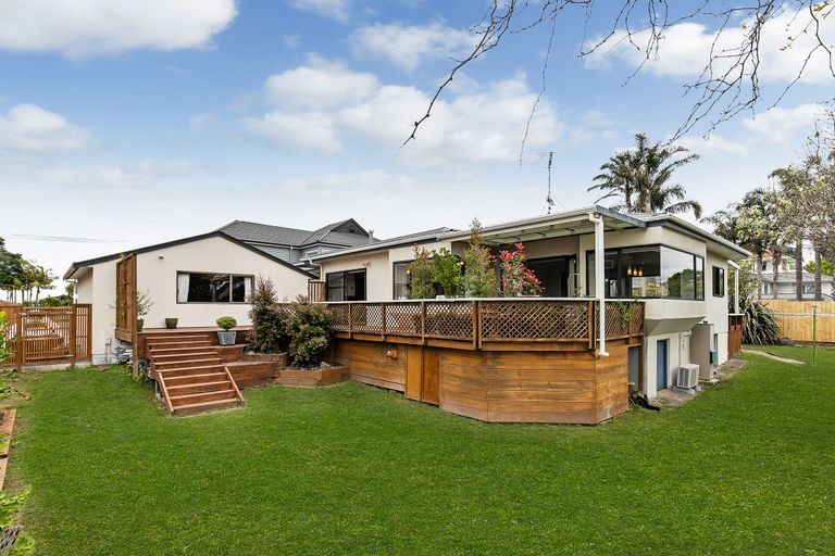 Photo of property in 1/47 Knights Road, Rothesay Bay, Auckland, 0630