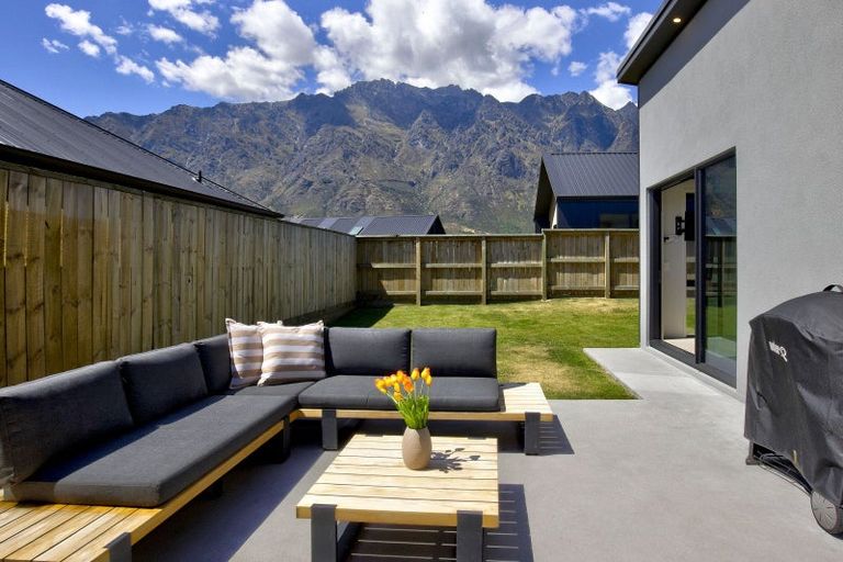 Photo of property in 79 Drysdale Road, Jacks Point, 9371