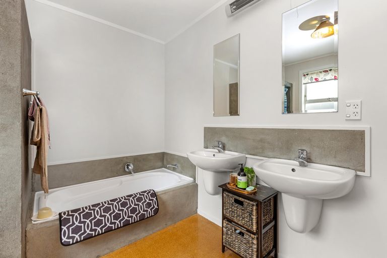 Photo of property in 2 Taipari Avenue, Raglan, 3225