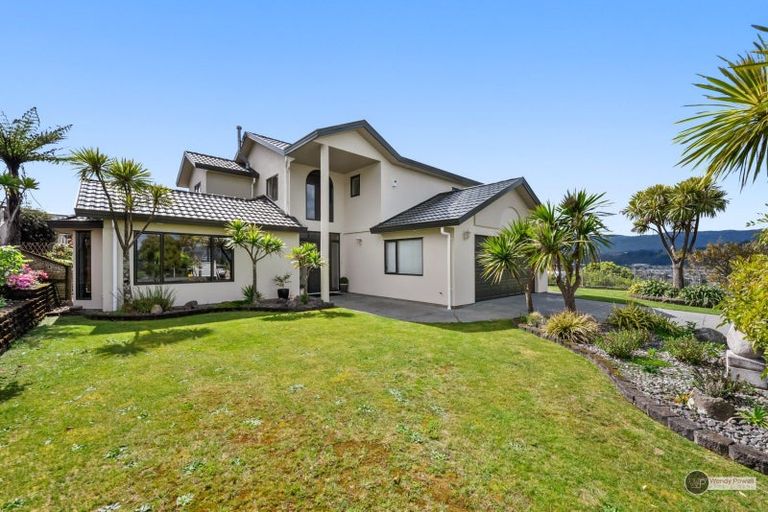 Photo of property in 2 Kirton Drive, Riverstone Terraces, Upper Hutt, 5018