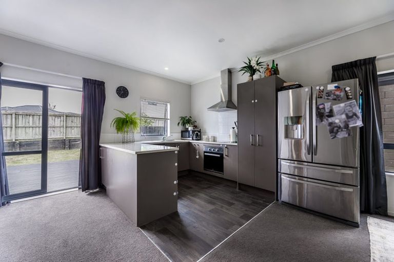 Photo of property in 85 Becker Drive, Weymouth, Auckland, 2103
