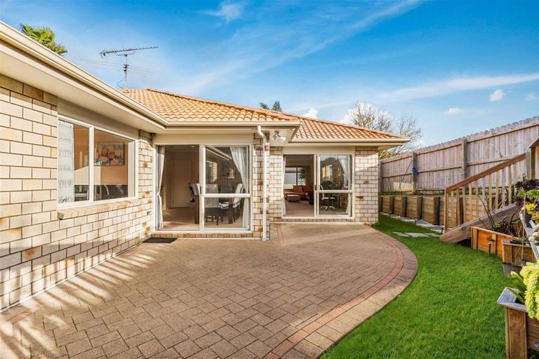 Photo of property in 7 Walter Haddrell Crescent, Flat Bush, Auckland, 2016