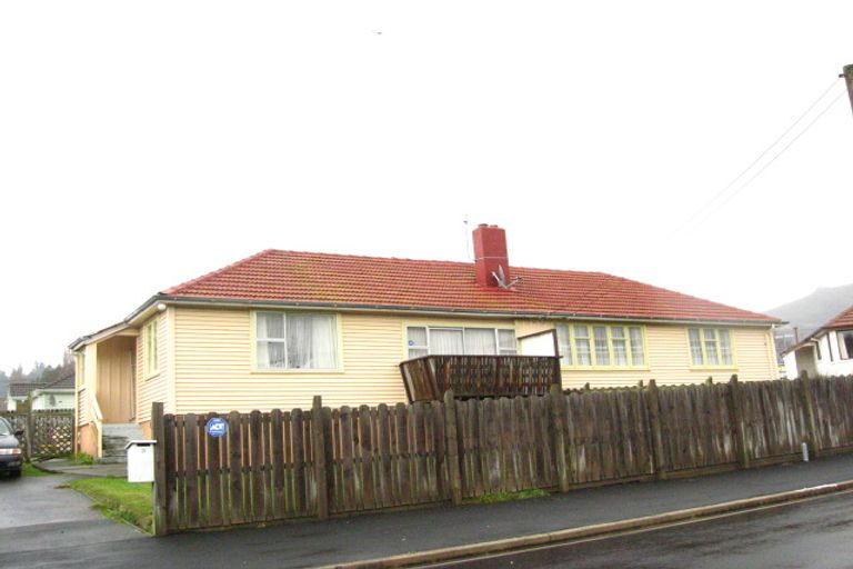 Photo of property in 18 Station Road, Sawyers Bay, Port Chalmers, 9023