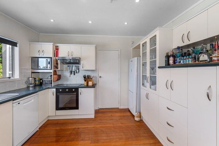 Photo of property in 107 Tiroroa Avenue, Te Atatu South, Auckland, 0610