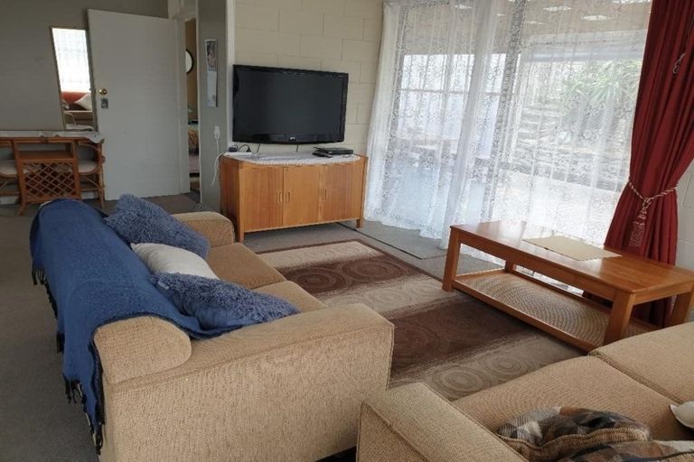 Photo of property in 38 Okiwa Terrace, Waiinu Beach, Whanganui, 4588