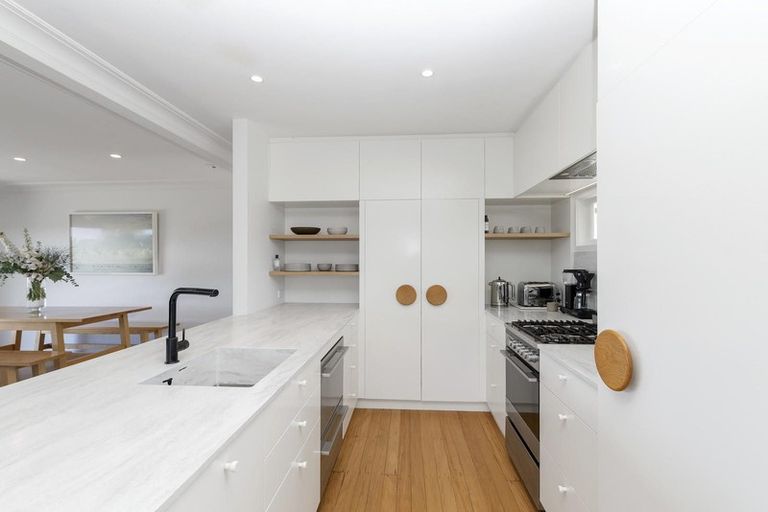 Photo of property in 106 Tiroroa Avenue, Te Atatu South, Auckland, 0610