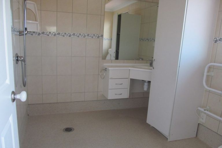 Photo of property in 11 Kath Hopper Drive, Orewa, 0931