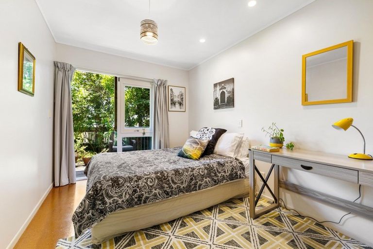 Photo of property in 4 Tranquil Glade, Hillcrest, Auckland, 0627