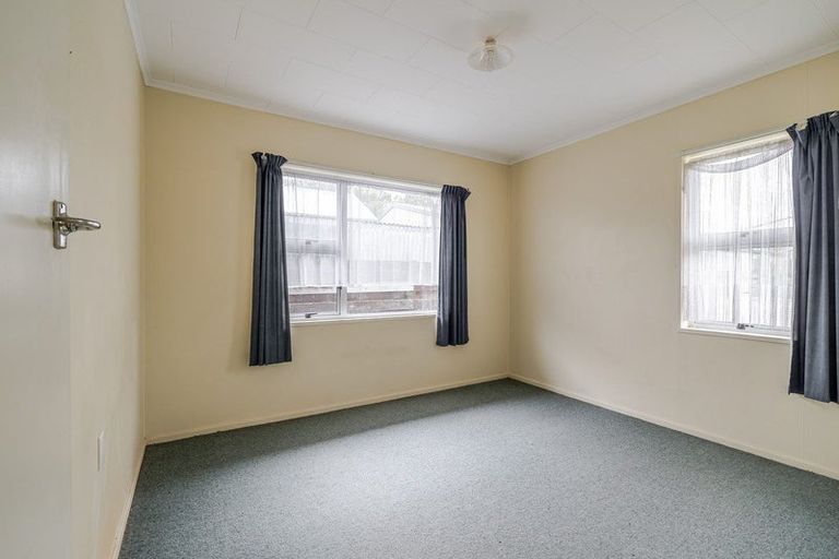 Photo of property in 3 Seddon Street, Takaro, Palmerston North, 4412