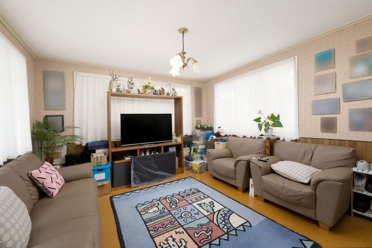 Photo of property in 13 Waione Avenue, Te Atatu Peninsula, Auckland, 0610