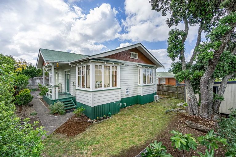 Photo of property in 13 Islington Avenue, New Lynn, Auckland, 0600