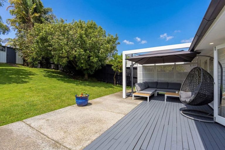 Photo of property in 70 Selwyn Crescent, Forrest Hill, Auckland, 0620