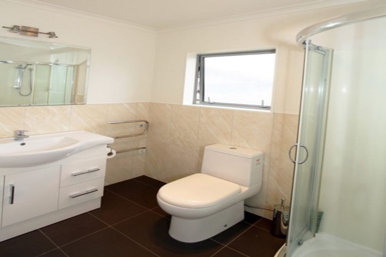 Photo of property in 22 Glennandrew Drive, Half Moon Bay, Auckland, 2012