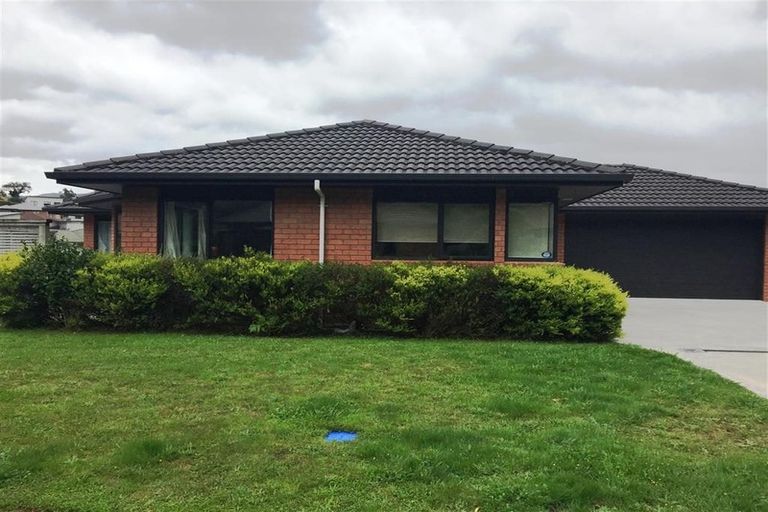 Photo of property in 13 Aragon Grove, Kingsley Heights, Upper Hutt, 5018