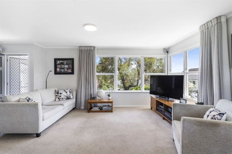 Photo of property in 2/34a Sunnynook Road, Sunnynook, Auckland, 0620