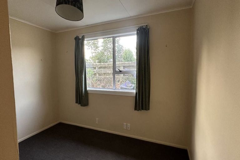 Photo of property in 9 Omega Street, Newlands, Wellington, 6037