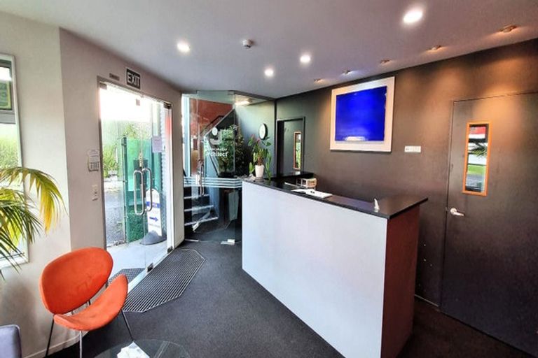 Photo of property in 1/108 Lincoln Road, Henderson, Auckland, 0610