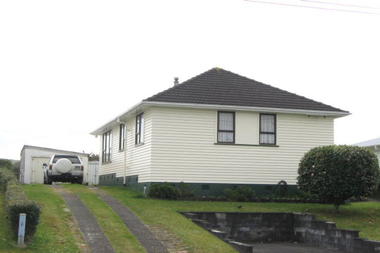 Photo of property in 13 Banks Street, Marfell, New Plymouth, 4310