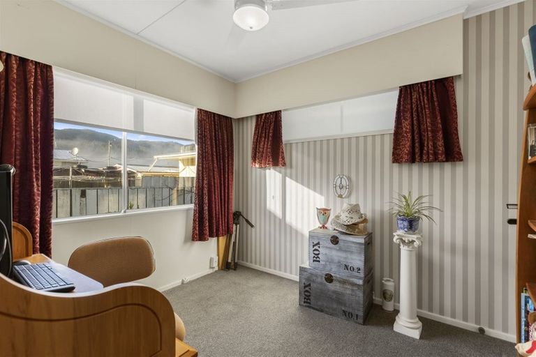 Photo of property in 8 Matthews Road, Wainuiomata, Lower Hutt, 5014