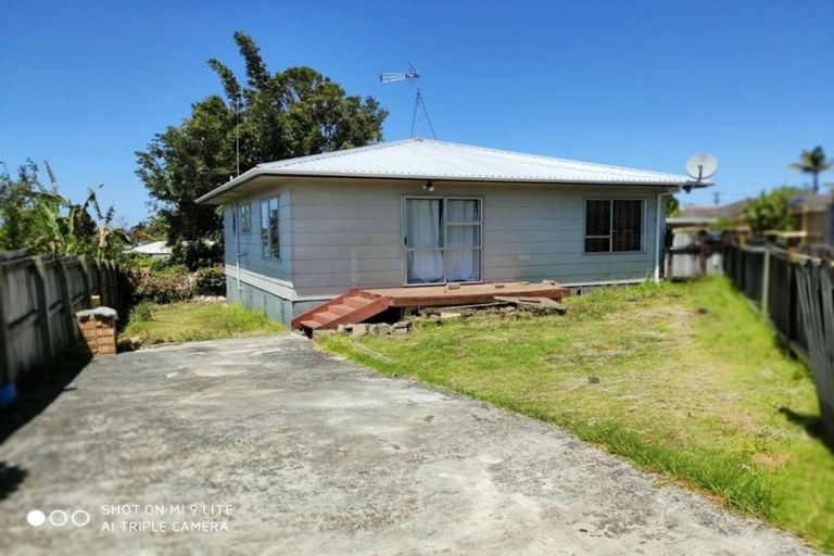 Photo of property in 2/47 Archibald Road, Kelston, Auckland, 0602