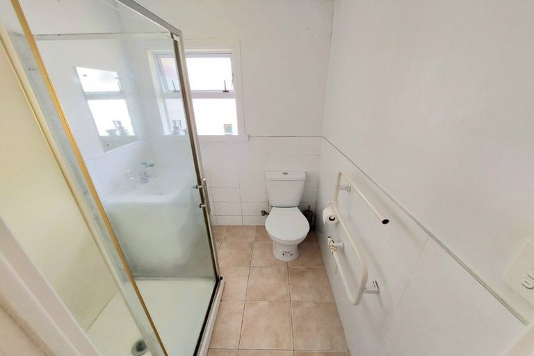 Photo of property in 1/27 Exmouth Road, Northcote, Auckland, 0627