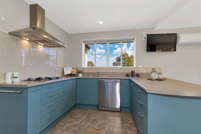 Photo of property in 2 Hillview Place, Amberley, 7410