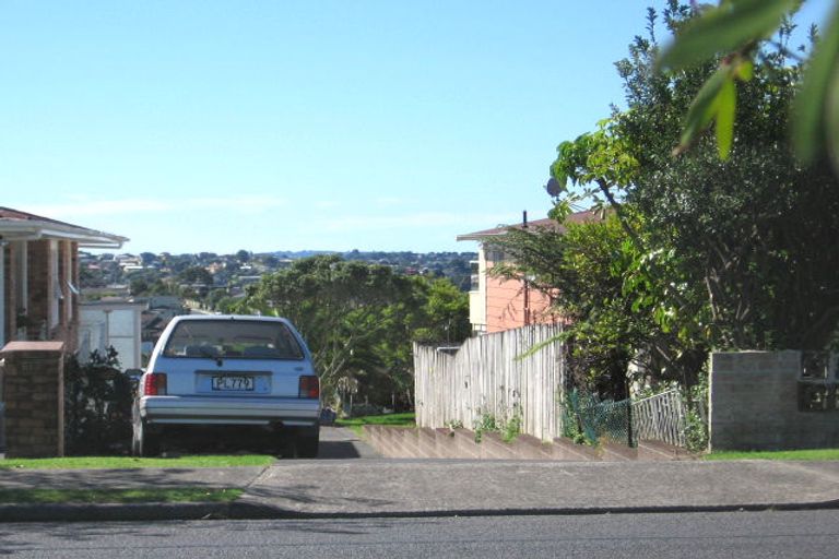 Photo of property in 2/613 Beach Road, Rothesay Bay, Auckland, 0630