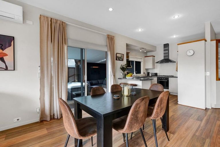 Photo of property in 10 Caledonia Place, Highlands Park, New Plymouth, 4312