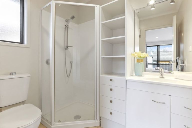 Photo of property in 35 Cabeleigh Drive, Helensville, 0800