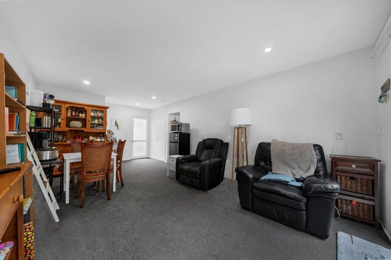 Photo of property in 14 Beauchamp Drive, Massey, Auckland, 0614