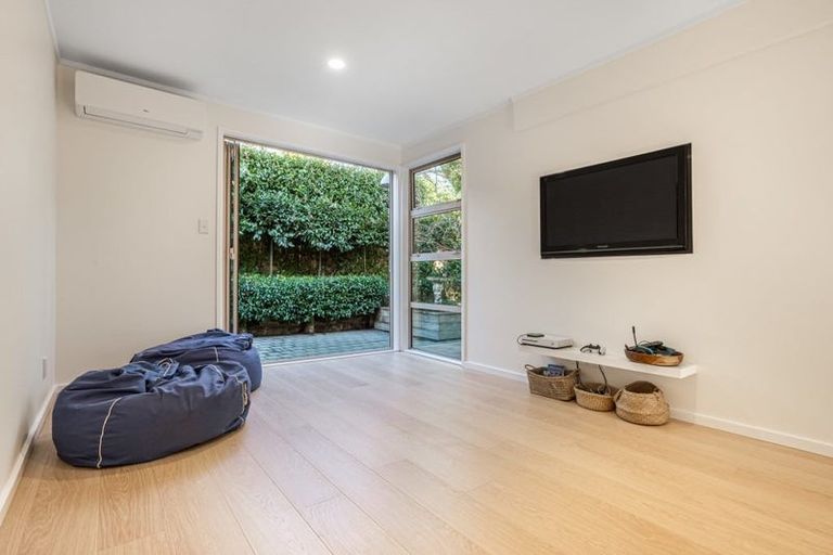 Photo of property in 2/13 Waitemata Road, Hauraki, Auckland, 0622