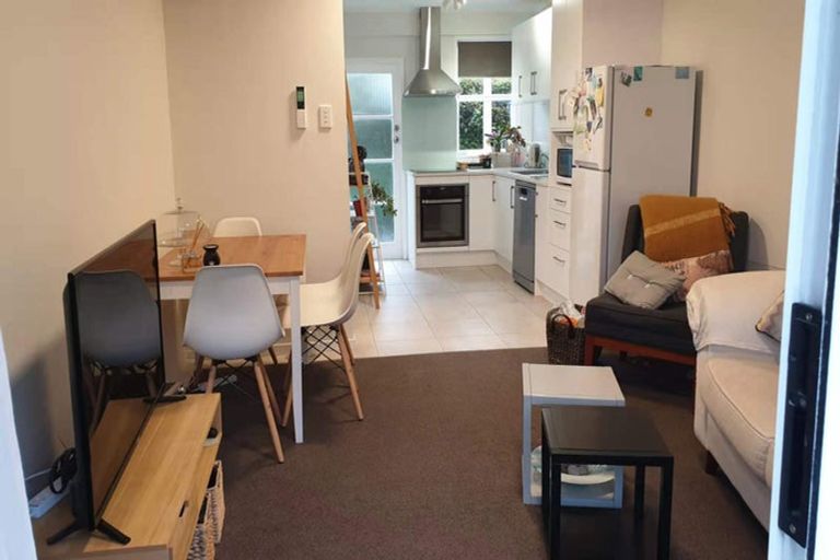 Photo of property in 3/2 Scarboro Terrace, Murrays Bay, Auckland, 0630