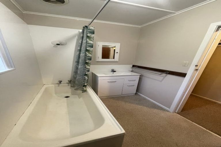 Photo of property in 42b Black Rock Road, Newlands, Wellington, 6037